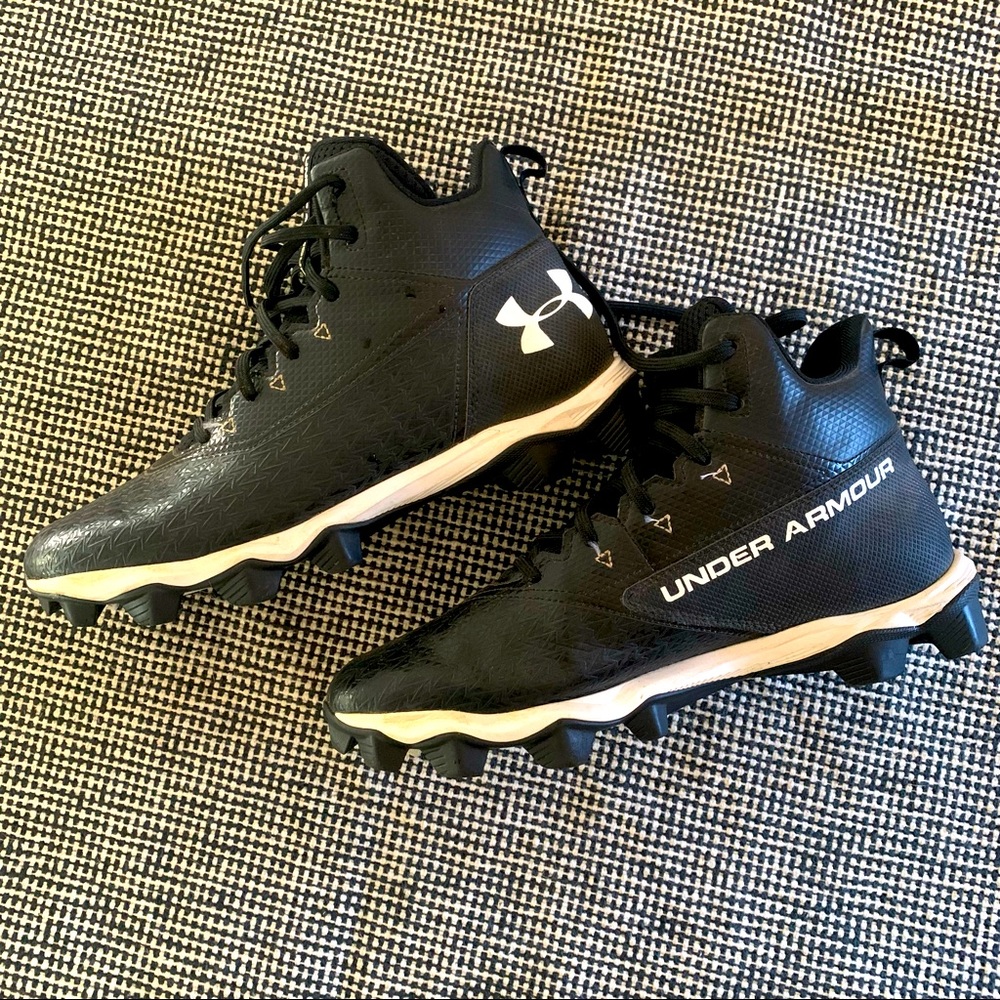 Under Armour Football Cleats SIZE 8.5
